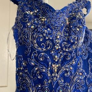 Used quinceañera dress, medium to large size. Bust 36